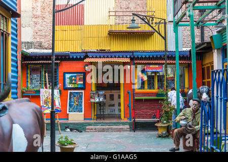 Dans les maisons peintes de couleurs vives, Caminito de La Boca, Buenos Aires, Argentine Banque D'Images