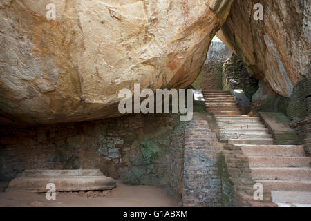 Première entrée de Boulder, le Rocher du Lion de Sigiriya, Forteresse de Sigiriya, UNESCO World Heritage Site, Sri Lanka, Asie Banque D'Images