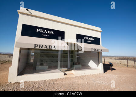 Prada Marfa, une installation artistique près de Valentine, Texas. Banque D'Images