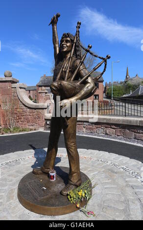 Statue grandeur nature de la vie ac/dc bon scott chanteur en Écosse kirriemuir mai 2016 Banque D'Images