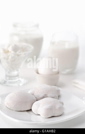 Gingerbread, oeufs, fromage et lait. Banque D'Images