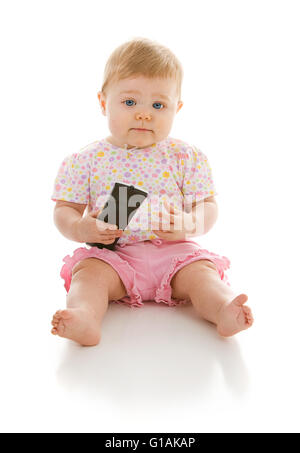 Mignon bébé caucasien, isolé sur blanc, avec divers accessoires. Banque D'Images