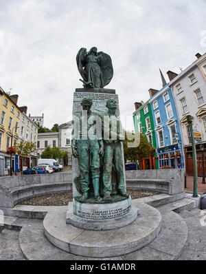 À l'entrée de Casement Square est le Lusitania Memorial a été conçu par Jerome Connor Banque D'Images