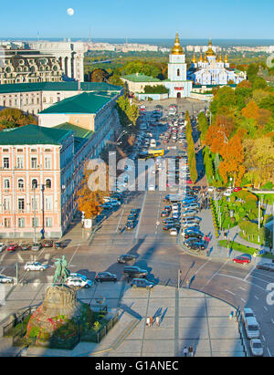 Vieille ville de Kiev d'antenne avec Bogdan Chmielnicki monument et monastère Saint-michel-au-Dôme-dor Banque D'Images