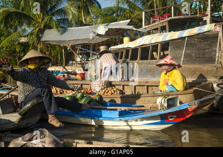 Marché flottant de Cai Rang, au Vietnam Banque D'Images