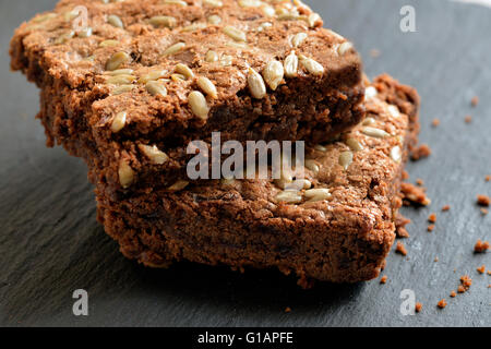 Prends betterave boulangerie brownies faites par les personnes qui, après les sans-abri Banque D'Images