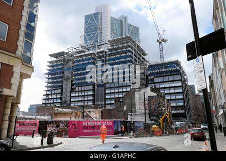 "La Scène" des appartements de luxe en construction sur l'emplacement de Shakespeare's Curtain Theatre Shoreditch London EC2 England UK KATHY DEWITT Banque D'Images