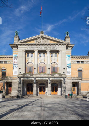 Le Théâtre National de Norvège à Oslo, Norvège l'un des lieux les plus connus pour l'art dramatique. Banque D'Images