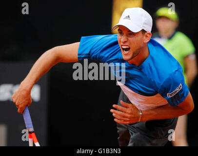 Dominic Thiem les gestes de l'Autriche au cours de la 3e tour de l'Open de tennis italienne BNL2016 tournoi contre Roger Federer de Suisse où il a battu Federer. (Photo par Ciro De Luca / Pacific Press) Banque D'Images