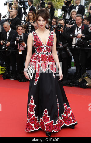 Frederique Bel assistant à la Société 'cafe' premiere et la Soirée d'ouverture lors de la 69 e Gala du Festival du Film de Cannes au Palais des Festivals de Cannes le 11 mai 2016 | Verwendung weltweit Banque D'Images