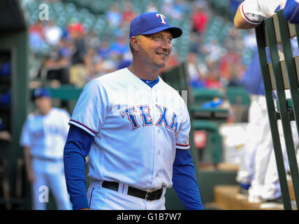 Mai 09, 2016 : Texas Rangers manager Jeff Banister # 28 lors d'un match entre la MLB White Sox de Chicago et les Rangers du Texas à Globe Life Park à Arlington, TX Texas Chicago défait 8-4 en 12 manches Albert Pena/CSM Banque D'Images