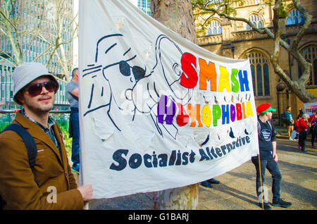 Sydney, Australie - 9 août 2015 : de grandes foules se rassemblent dans Sydney CBD, pour protester à l'appui de l'égalité du mariage. Les foules ont défilé de l'Hôtel de Ville d'Oxford Street. Banque D'Images