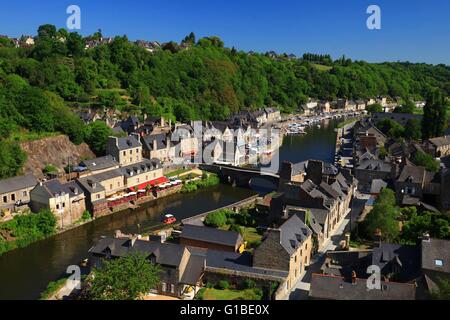 France, Cotes d'Armor, Dinan Le port de Dinan, sur les bords de la Rance, c'est en dessous de la ville fortifiée Banque D'Images