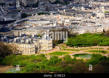 France, Paris, jardin du Luxembourg vu de la tour Montparnasse (vue aérienne) Banque D'Images