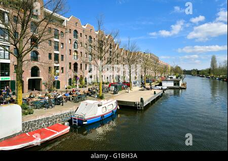 Pays-bas, le nord de la Hollande, Amsterdam, Plantage, quartier des entrepôts converti sur le canal Entrepotdok, réhabilité dans les années 80 Banque D'Images