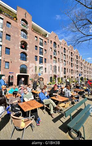 Pays-bas, le nord de la Hollande, Amsterdam, Plantage, quartier des entrepôts converti sur le canal Entrepotdok, réhabilité dans les années 80 Banque D'Images