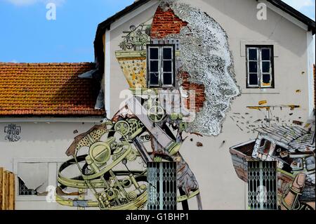 Portugal, Lisbonne, stree art de l'artiste portugais Vhils Banque D'Images
