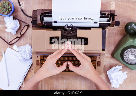 Image composite de tapez votre texte ici... un message sur fond blanc Banque D'Images