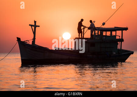 Coucher du soleil dans l'île de Phu Quoc au large de la côte sud du Vietnam Banque D'Images