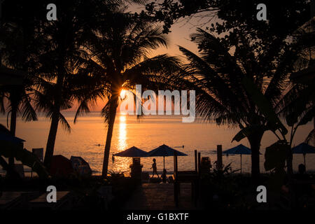 Coucher du soleil dans l'île de Phu Quoc au large de la côte sud du Vietnam Banque D'Images