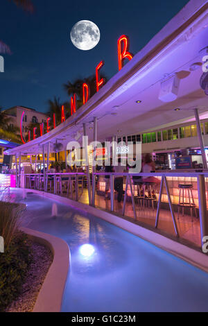 BAR EXTÉRIEUR CLEVELANDER HOTEL OCEAN DRIVE MIAMI BEACH FLORIDA USA Banque D'Images