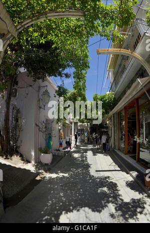 Le centre-ville de Mirina entreprises locales le long de P. Kida street. Limnos ou île de Lemnos, Grèce Banque D'Images