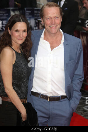 11 avril 2016 - Iain Glen assistant à Eye in the Sky UK Premiere at Curzon Mayfair, à Londres, au Royaume-Uni. Banque D'Images