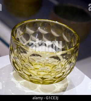 Bols en verre coupe faite par l'artiste japonais, Tami Ishida. En date du 20e siècle Banque D'Images