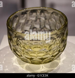 Bols en verre coupe faite par l'artiste japonais, Tami Ishida. En date du 20e siècle Banque D'Images