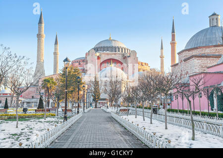 Sainte-sophie dans matin d'hiver ensoleillé, Istanbul, Turquie Banque D'Images