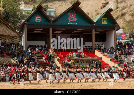 Performances au Festival 2015 Calao, Kisama, village du district de Kohima, Nagaland, Inde. Banque D'Images