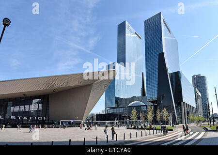 La gare centrale de Rotterdam Weena ( Pays-Bas Delftse Poort Nationale Nederlanden, RBS, Royal Bank of Scotland, Unilever ) Banque D'Images