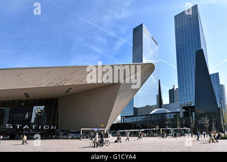 La gare centrale de Rotterdam Weena ( Pays-Bas Delftse Poort Nationale Nederlanden, RBS, Royal Bank of Scotland, Unilever ) Banque D'Images