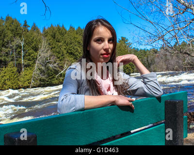 Stéphanie Leblanc avril 2016 dans la région de Wilson, St-Jérôme, Québec Chutes Banque D'Images