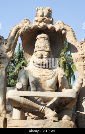 Statue de Lakshmi Narasimha, la quatrième incarnation du Seigneur Vishnu Hampi en Inde Banque D'Images