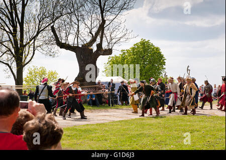 Les suédois sur l'invasion Janowiec, Château de la bataille historique de l'événement à Kmicicem Majowka reenactment z show, agression suédoise. Banque D'Images