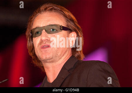 Le chanteur Bono de U2 sur les 2004 Conférence du Parti travailliste à Brighton. Banque D'Images