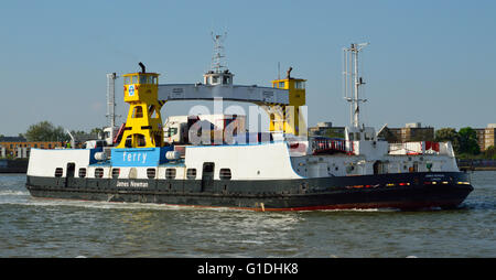 La Woolwich Ferry offre gratuitement un véhicule et services de traversier sur la Tamise à partir de North Woolwich à Woolwich Banque D'Images