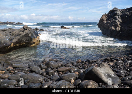 Petite crique rocheuse à Caleta de Caballo, Lanzarote, îles Canaries, Espagne Banque D'Images