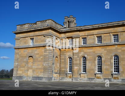 Détail de l'extérieur de Blenheim Palace, dans l'Oxfordshire, Angleterre. Blenheim Palace a été la résidence principale des ducs de Marlborough. Construit entre 1705 et 1722 environ. Blenheim Palace a été désigné site du patrimoine mondial de l'UNESCO en 1987 Banque D'Images