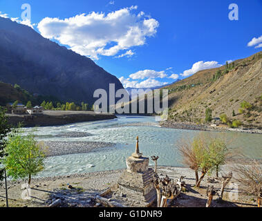 Confluent des rivières et Chandra Bhaga et création de la rivière Chenab, tandi, Lahaul, Himachal Pradesh, Inde Banque D'Images