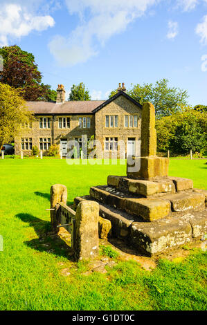 Vieux stocks et moignon de la croix à la Haute-chapelle à dans la vallée de Ribble, Lancashire Banque D'Images