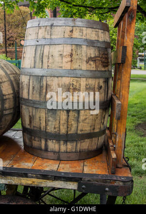 Le baril le panier à bourbon du Kentucky Distillery Banque D'Images