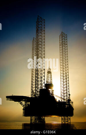 Plates-formes pétrolières parqué dans l'Estuaire de Cromarty, Ecosse Banque D'Images