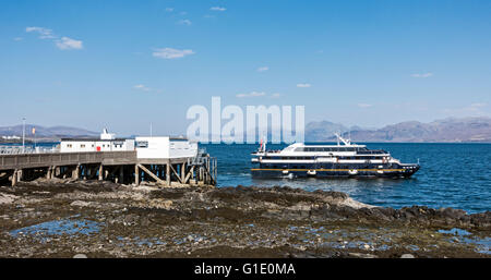 Bateau de croisière seigneur des Glens laissant Zemst pier à Armadale Mallaig Isle of Skye Highland Ecosse Banque D'Images