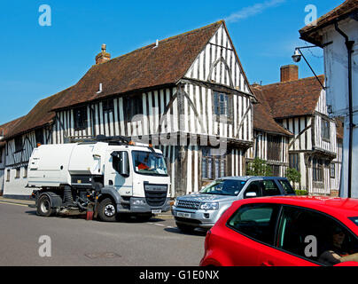 La circulation dans le village de Long Melford, Suffolk, Angleterre, Royaume-Uni Banque D'Images