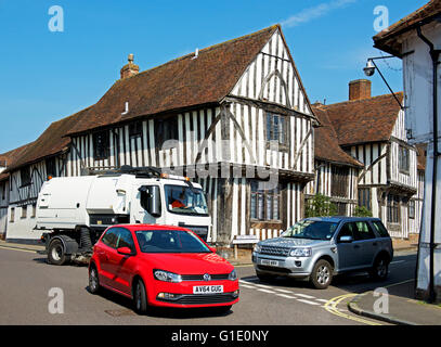 La circulation dans le village de Long Melford, Suffolk, Angleterre, Royaume-Uni Banque D'Images