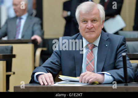 Berlin, Allemagne. 13 mai, 2016. Le Premier Ministre de Bavière assiste à une session du Bundesrat (Conseil fédéral) à Berlin, Allemagne, 13 mai 2016. Photo : Maurizio Gambarini/dpa/Alamy Live News Banque D'Images