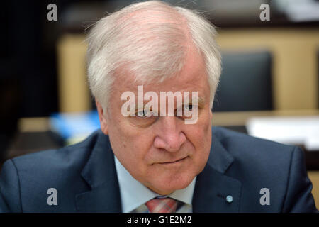 Berlin, Allemagne. 13 mai, 2016. Le Premier Ministre de Bavière assiste à une session du Bundesrat (Conseil fédéral) à Berlin, Allemagne, 13 mai 2016. Photo : Maurizio Gambarini/dpa/Alamy Live News Banque D'Images