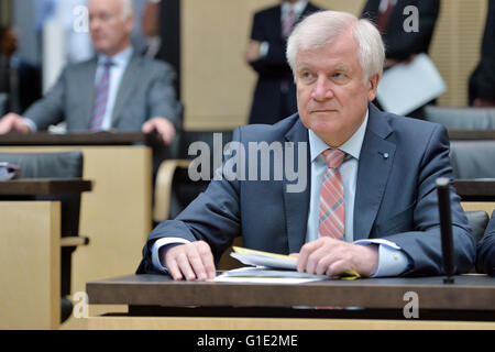 Berlin, Allemagne. 13 mai, 2016. Le Premier Ministre de Bavière assiste à une session du Bundesrat (Conseil fédéral) à Berlin, Allemagne, 13 mai 2016. Photo : Maurizio Gambarini/dpa/Alamy Live News Banque D'Images